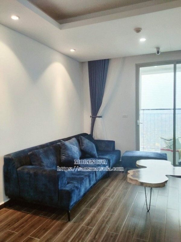 Ghế sofa văng bọc nỉ xuất hiện với màu xanh thẫm đẹp, được nhập khẩu từ nước ngoài.